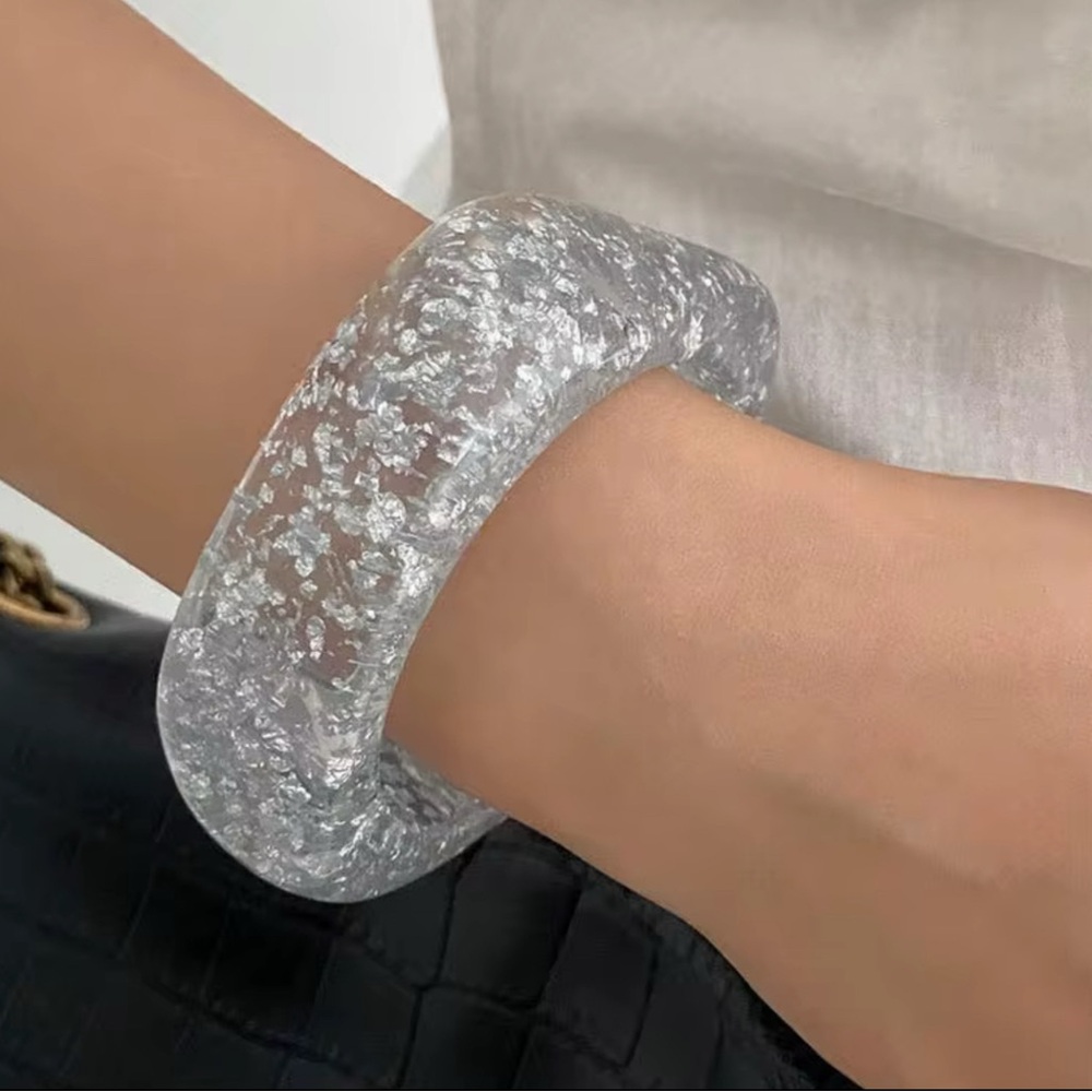 NEW Bangle Bracelet Clear Lucite Silver Flake JL18